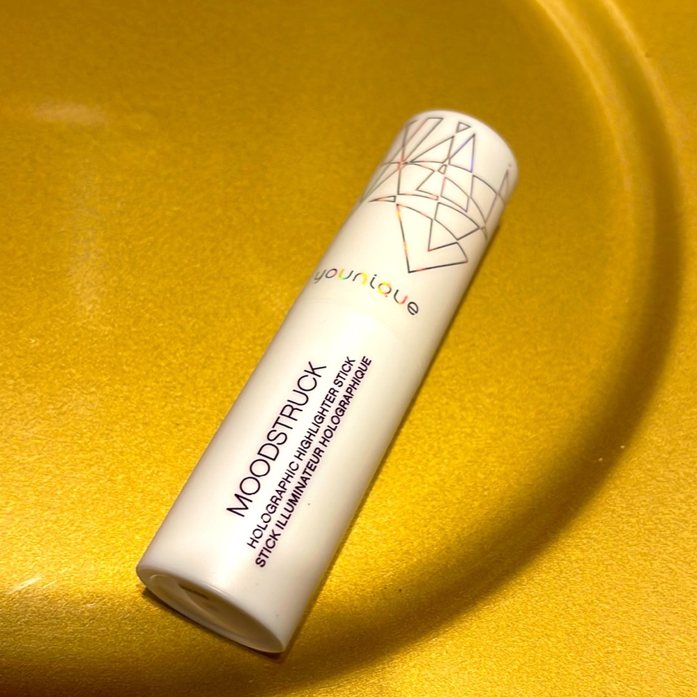 Younique moonstruck holographic highlighter stick